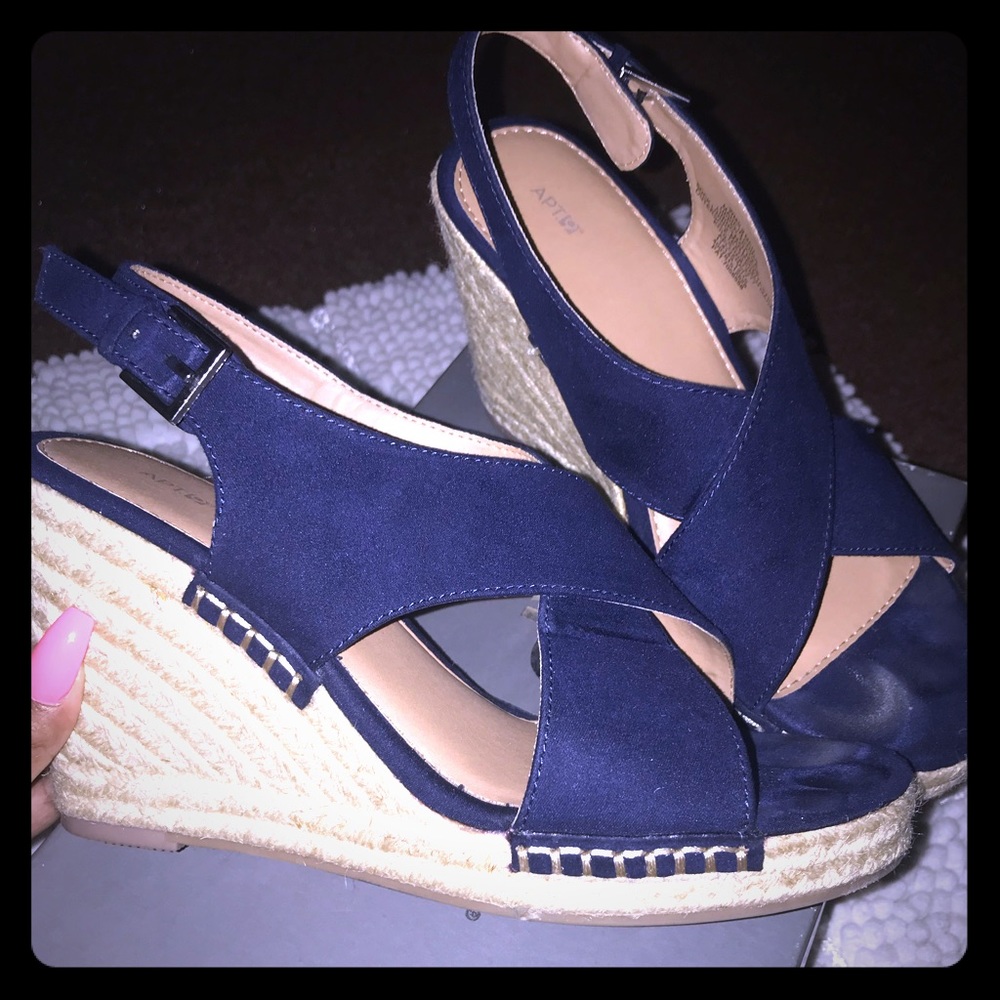 Cute... Navy blue wedge!